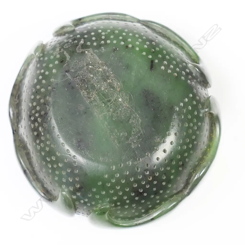 A small carved nephrite bowl, Image 1++
